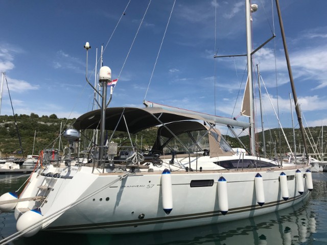 Jeanneau 57 - External image